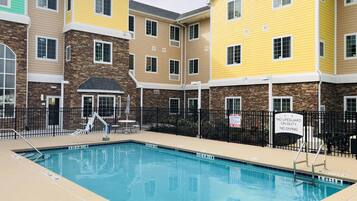 Kolam renang outdoor