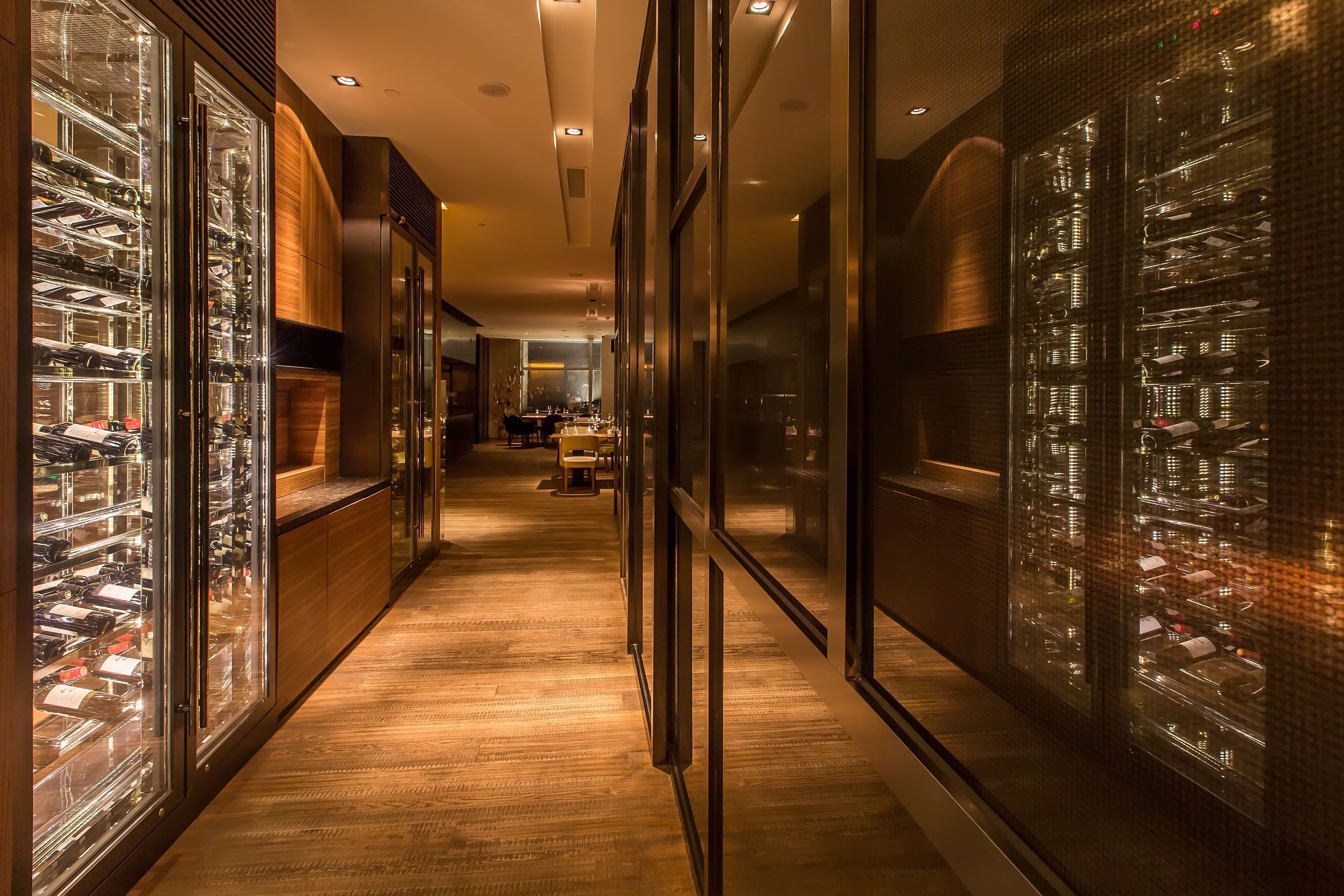 2 restaurants, breakfast, lunch, dinner served; Chinese cuisine 