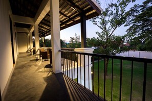 Terrace/patio - Jamadevi Hotel (Lamphun)