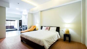 Minibar, rollaway beds, free WiFi