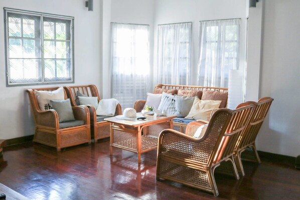 Kawasan tempat duduk lobi