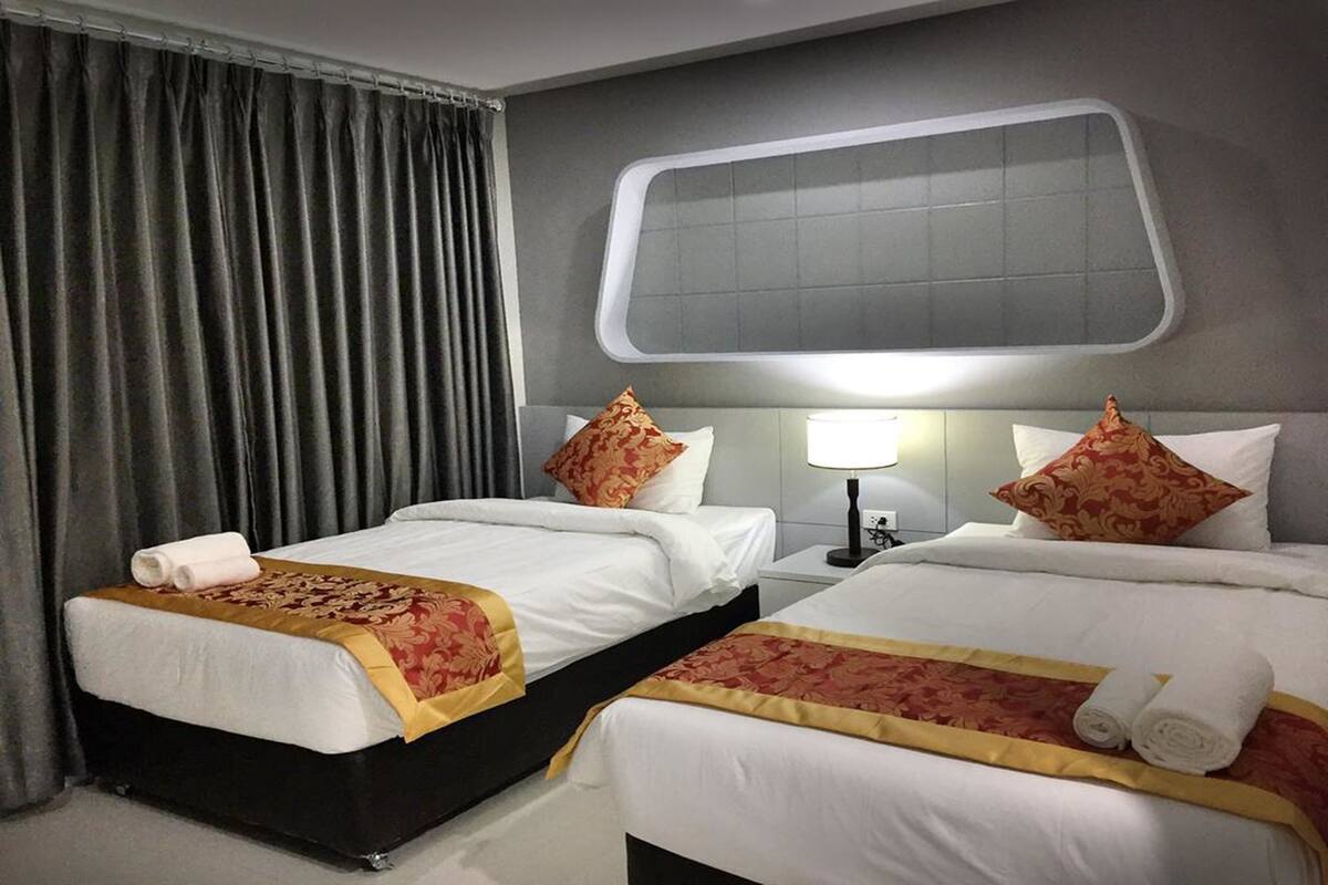 Superior kamer, 2 eenpersoonsbedden | Een kluis op de kamer, een bureau, gratis wifi, beddengoed