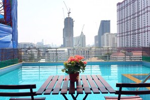 Outdoor pool - Top High Airport Link Hotel (Bangkok)