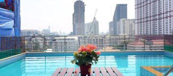 Top High Airport Link Hotel