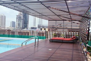 Outdoor pool - Top High Airport Link Hotel (Bangkok)