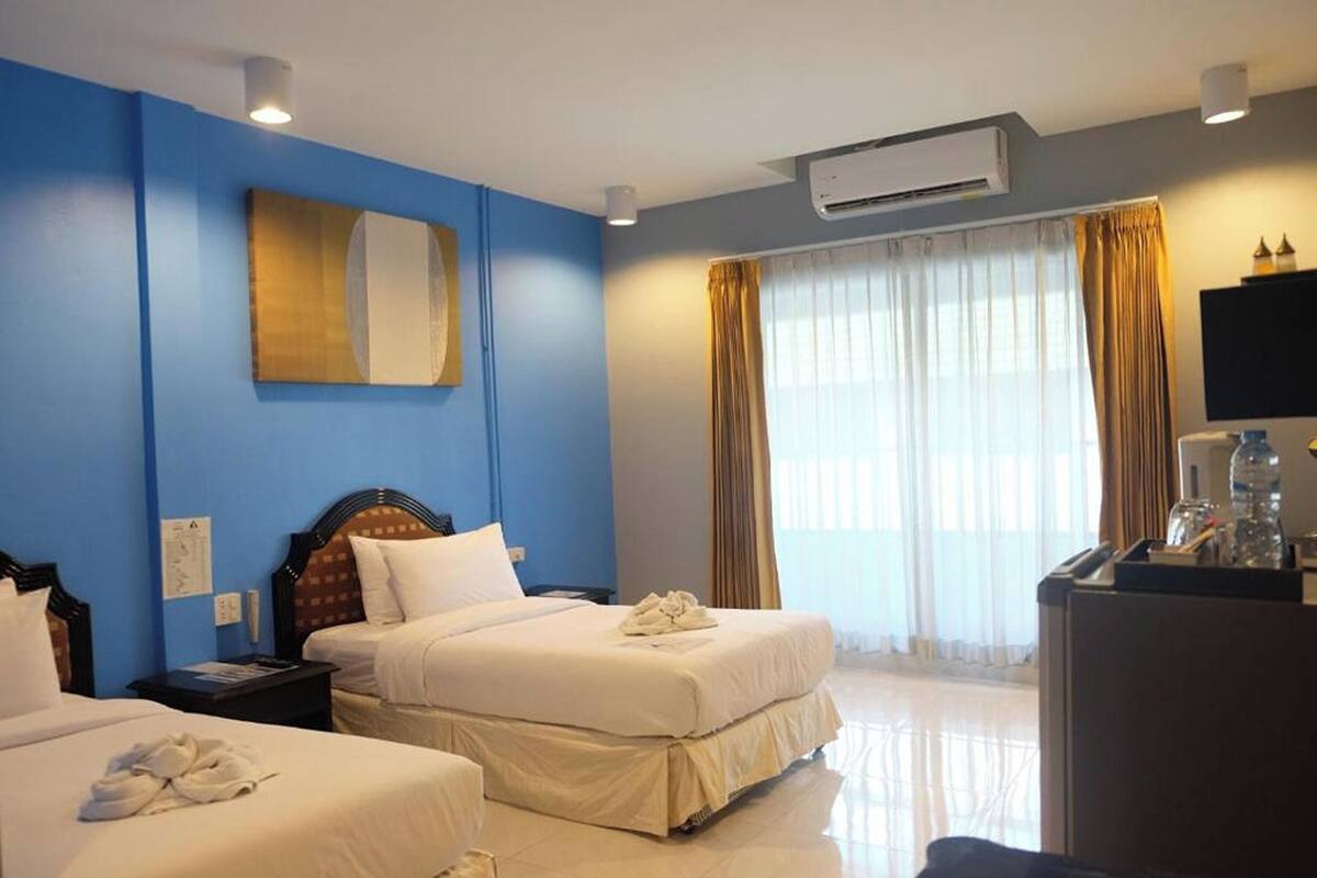 Superior Family | In-room safe, desk, free WiFi
