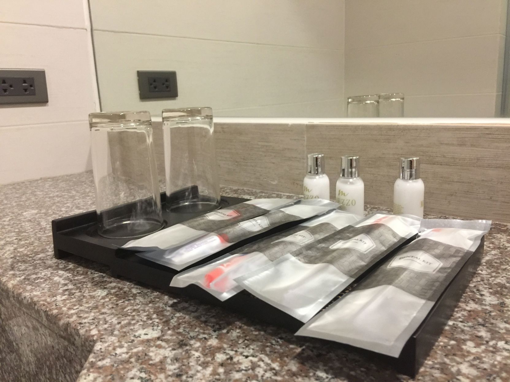 Baderomsfasiliteter | Dusj, toalettartikler (inkludert), hårføner og tøfler