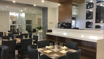 Breakfast, lunch, dinner served; local and international cuisine