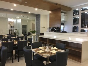 Spécialités Cuisine locale et internationale