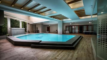 Indoor pool, pool loungers