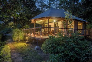 Barraca superluxo | Frigobar, cofres nos quartos, individualmente decorados