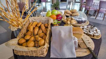 Ilmainen päivittäinen buffetaamiainen