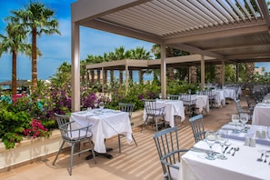 2 restauranter: lunsj og middag serveres