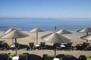 On the beach, beach towels, beach volleyball, beach bar - Rethymno Palace (Rethymno)
