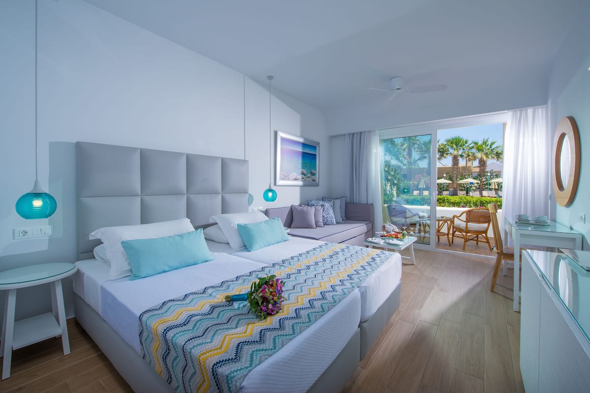 1 bedroom, blackout curtains, soundproofing, iron/ironing board