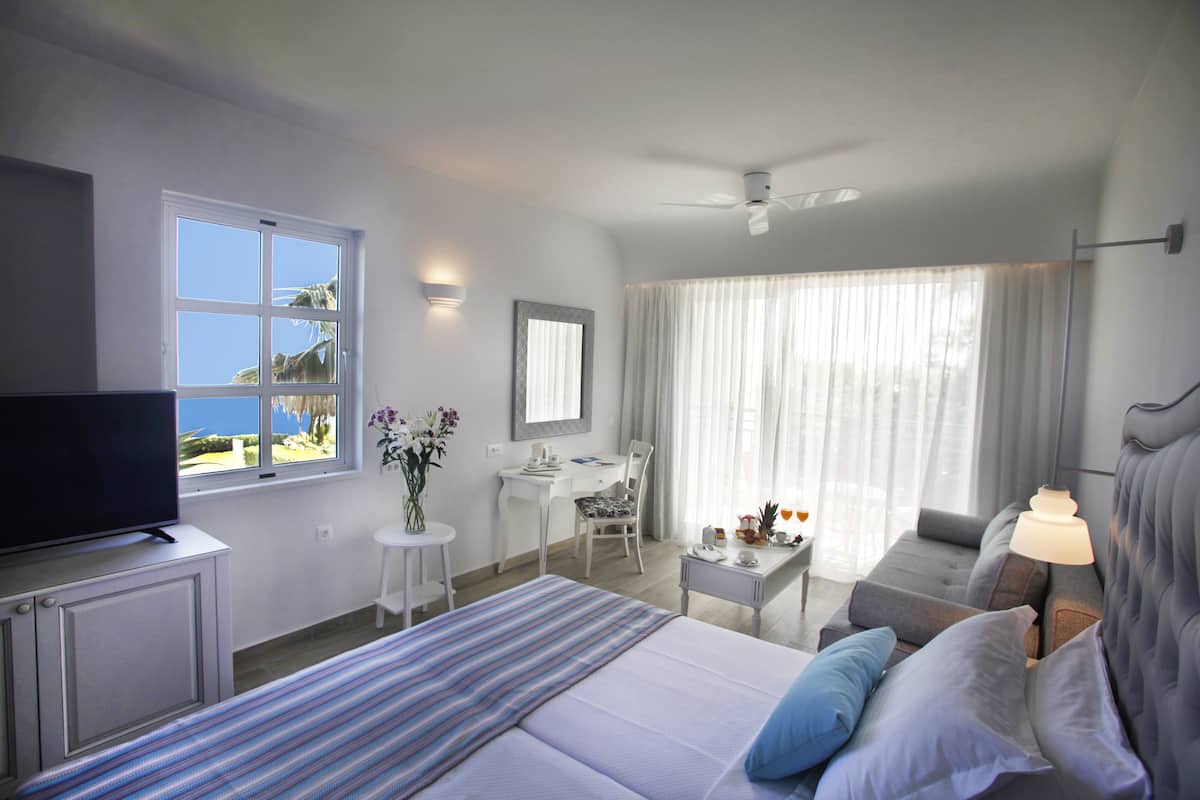 Twin Room, Sea View | 1 bedroom, blackout drapes, soundproofing, iron/ironing board