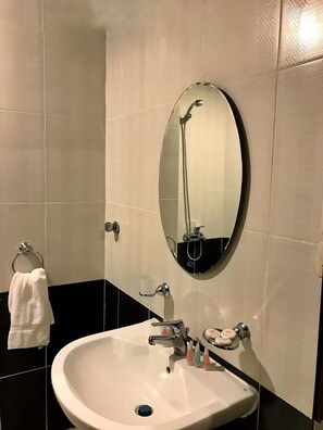 Bathroom - Knooz Al Diafah Hotel (Makkah)