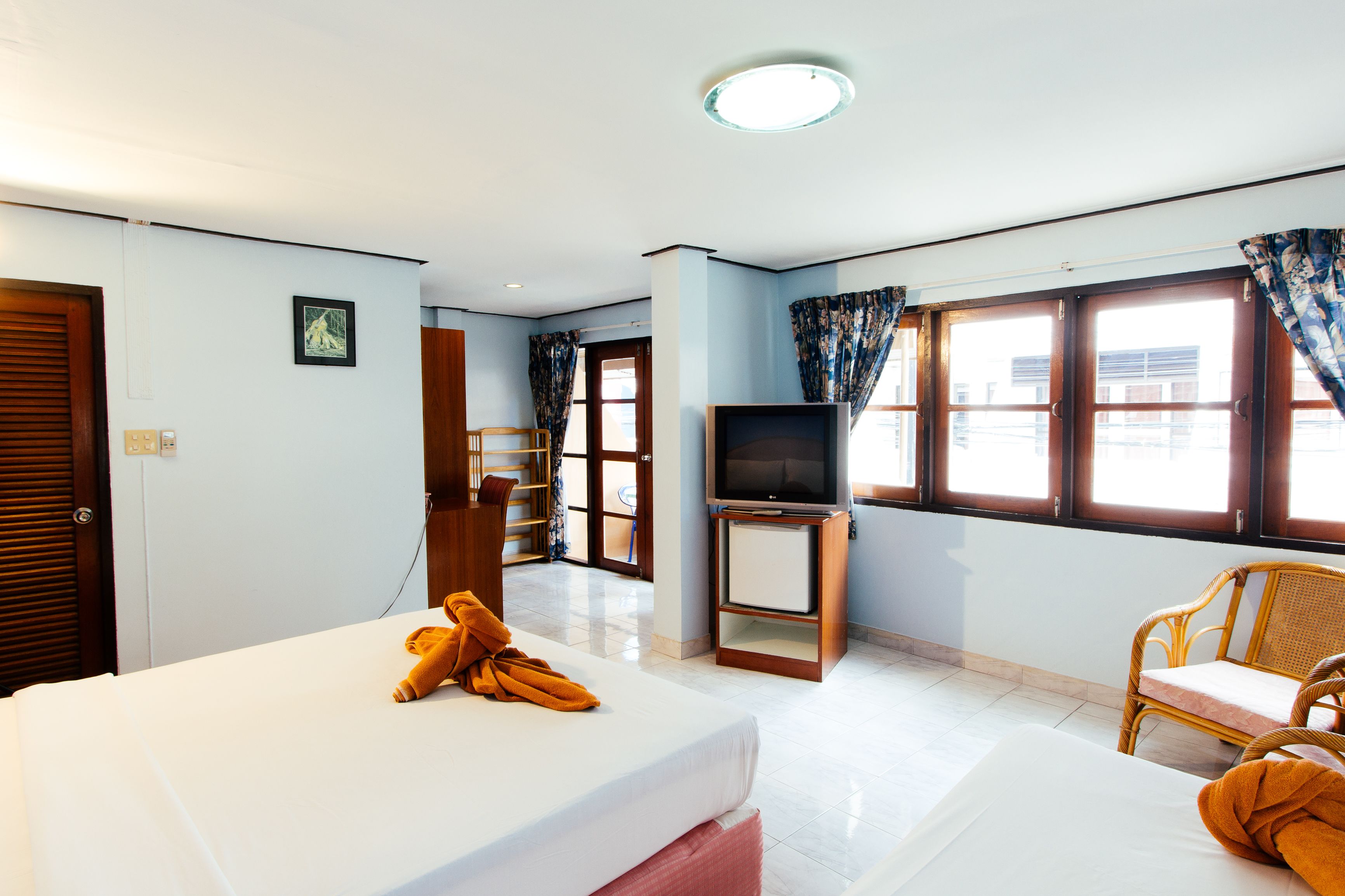 deluxe triple room, 1 bedroom | 1 bedroom, desk, free wifi, bed sheets