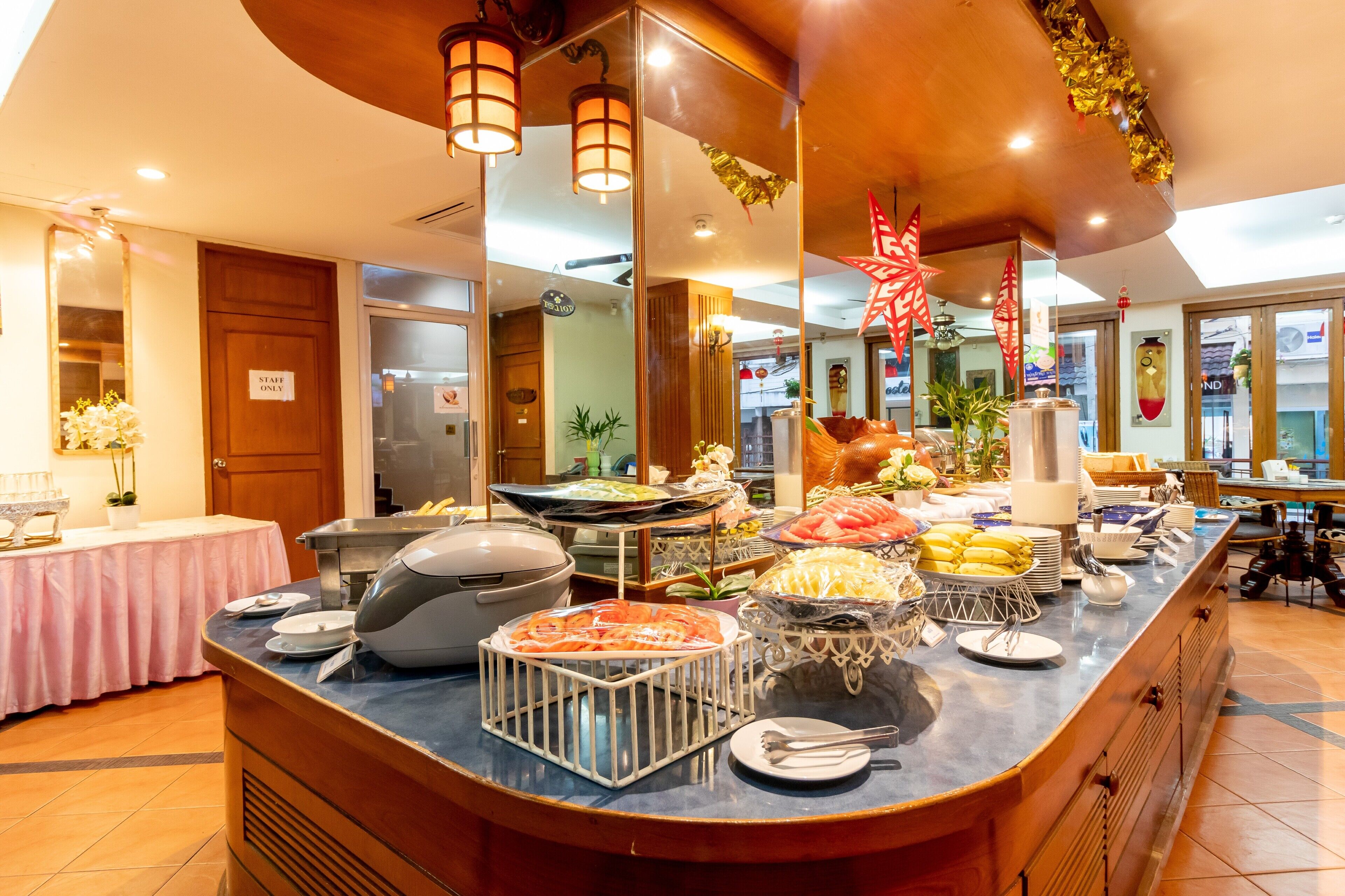 daily buffet breakfast (thb 250 per person)