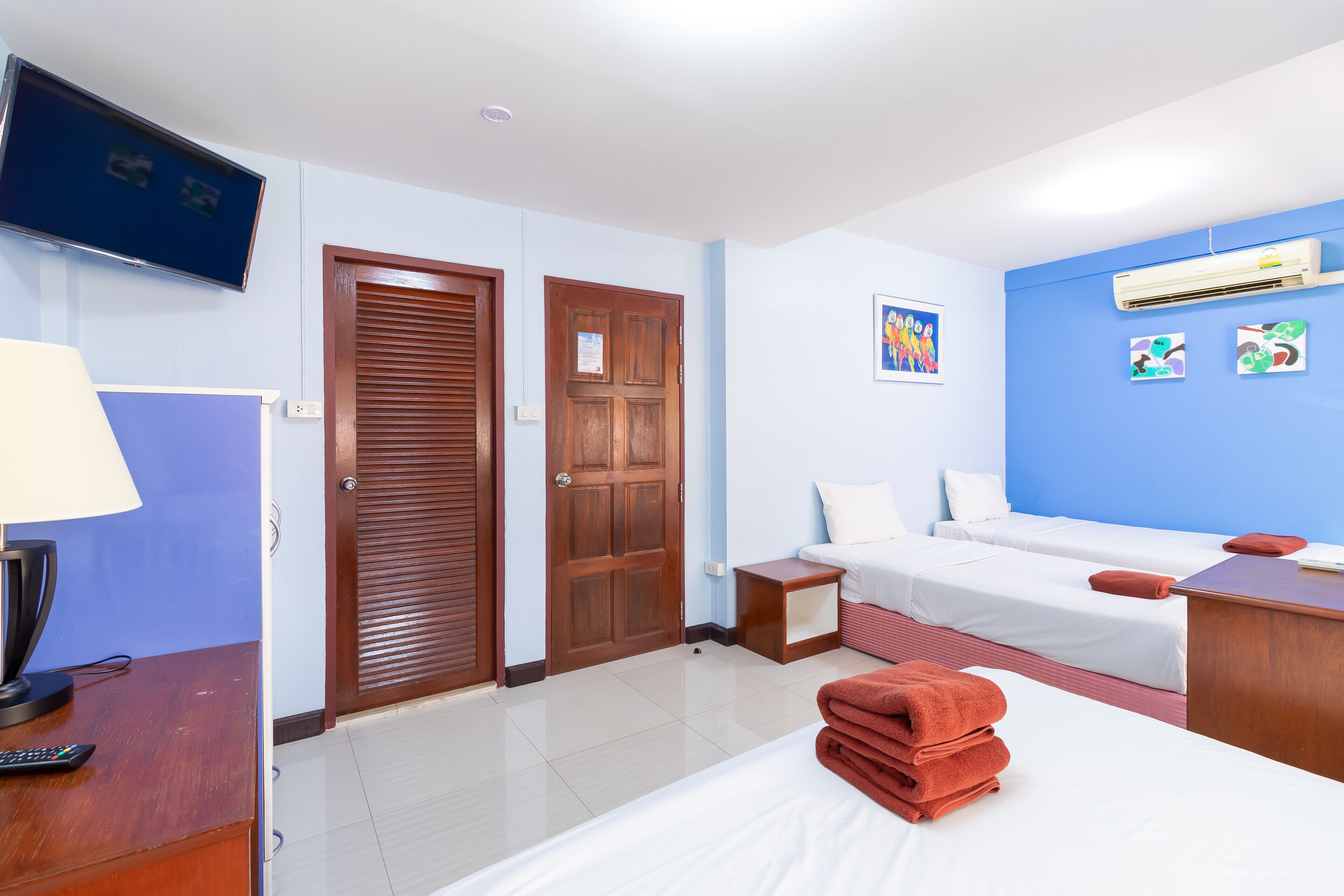 family room, balcony | 1 bedroom, desk, free wifi, bed sheets