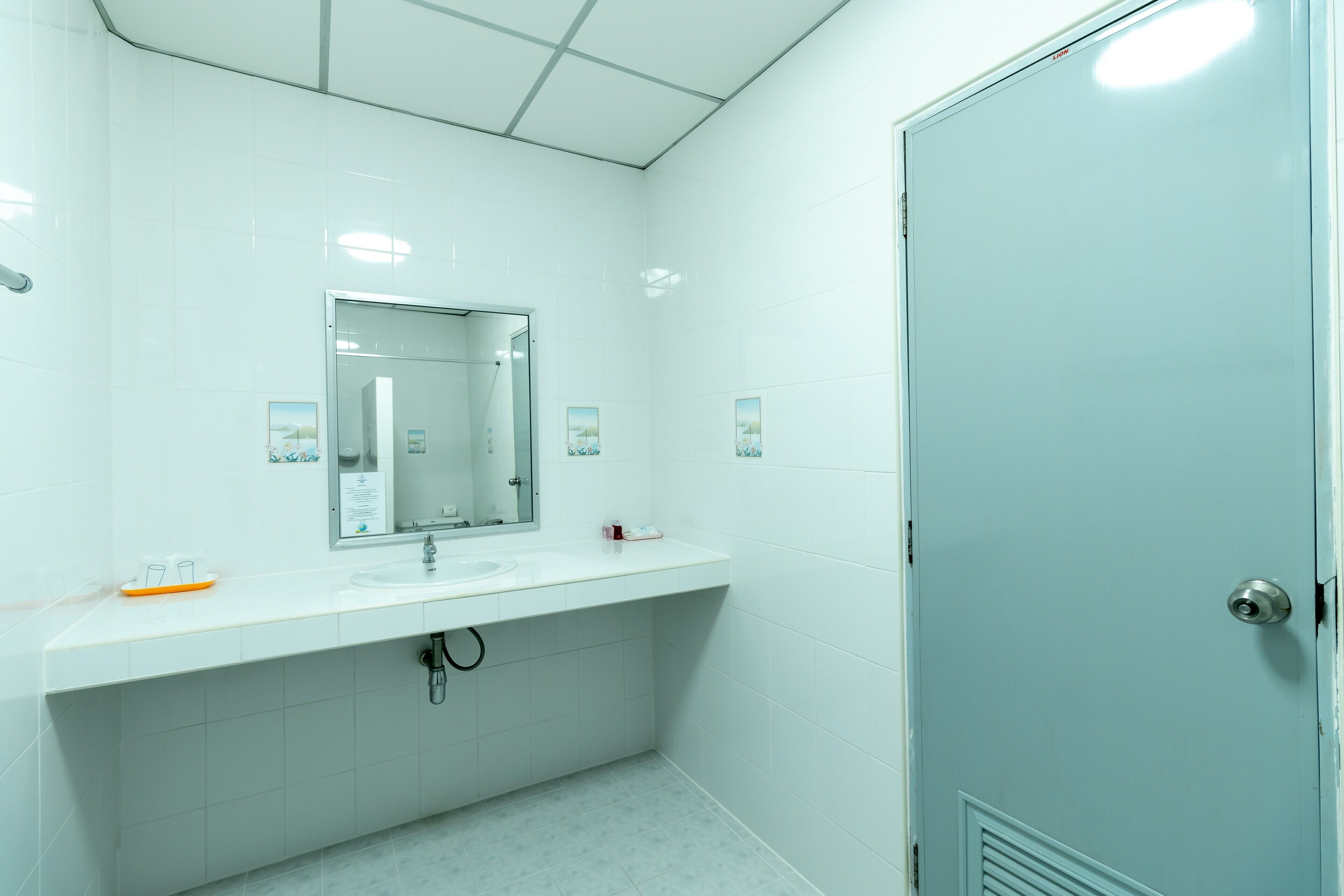 deluxe triple room, 1 bedroom | bathroom | shower, free toiletries, bidet, towels