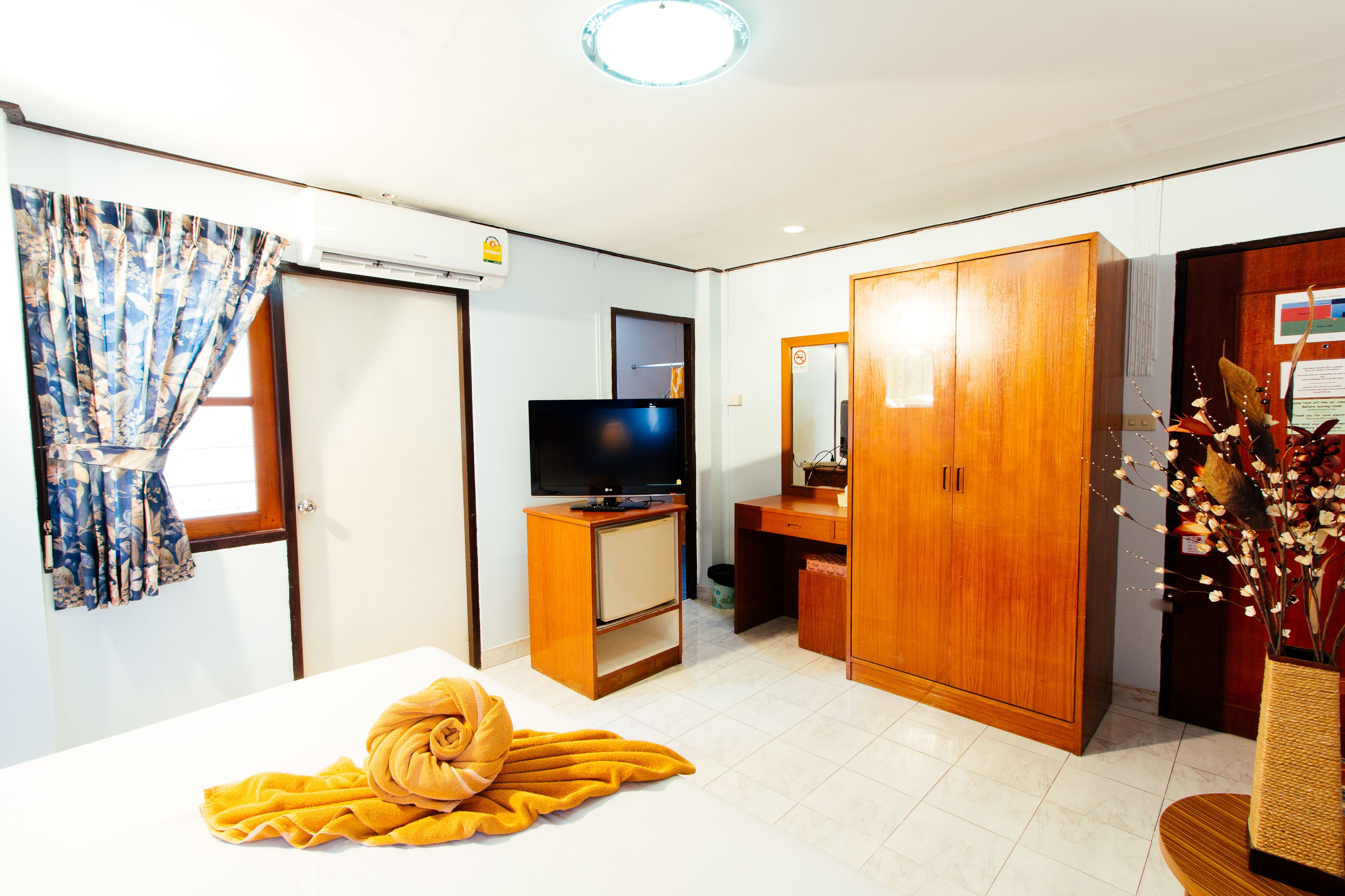 standard double room | 1 bedroom, desk, free wifi, bed sheets