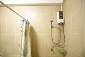 Family Room, Balcony | Bathroom - Thipurai Annex Hotel (Hua Hin)