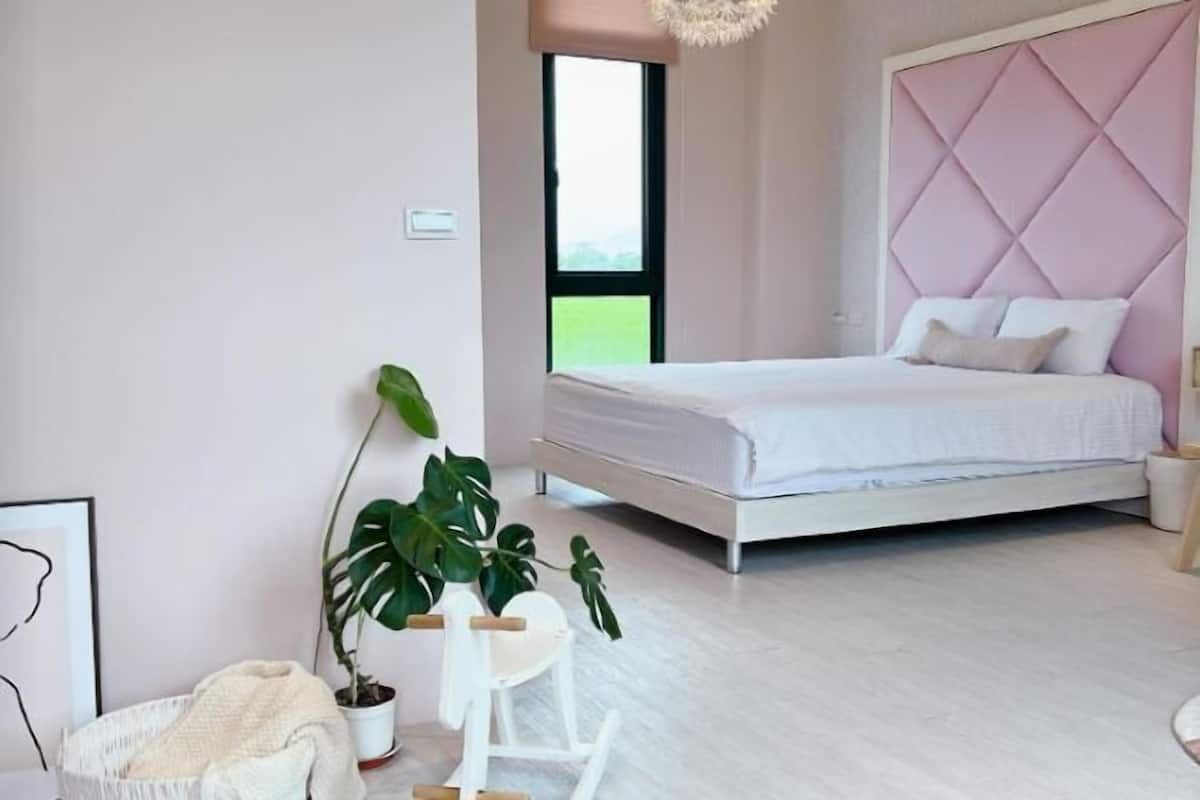 Ropa de cama de alta calidad, escritorio y cortinas blackout
