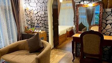 In-room safe, individually decorated, individually furnished, desk