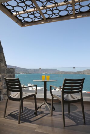 Minibar, in-room safe, desk, blackout curtains