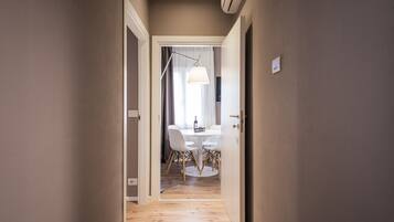 Classic Apartment (Via Sant'Andrea 20) | 2 bedrooms, free WiFi