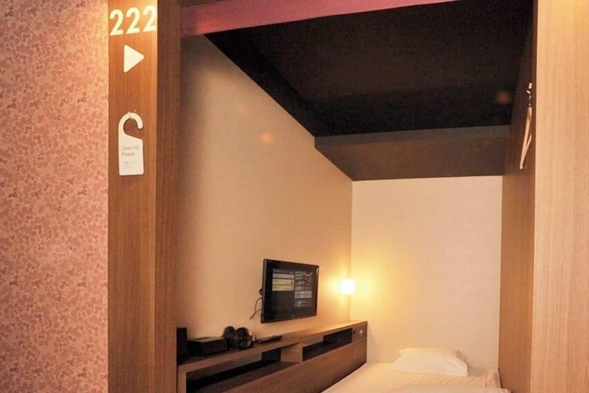Blackout curtains, free WiFi, bed sheets