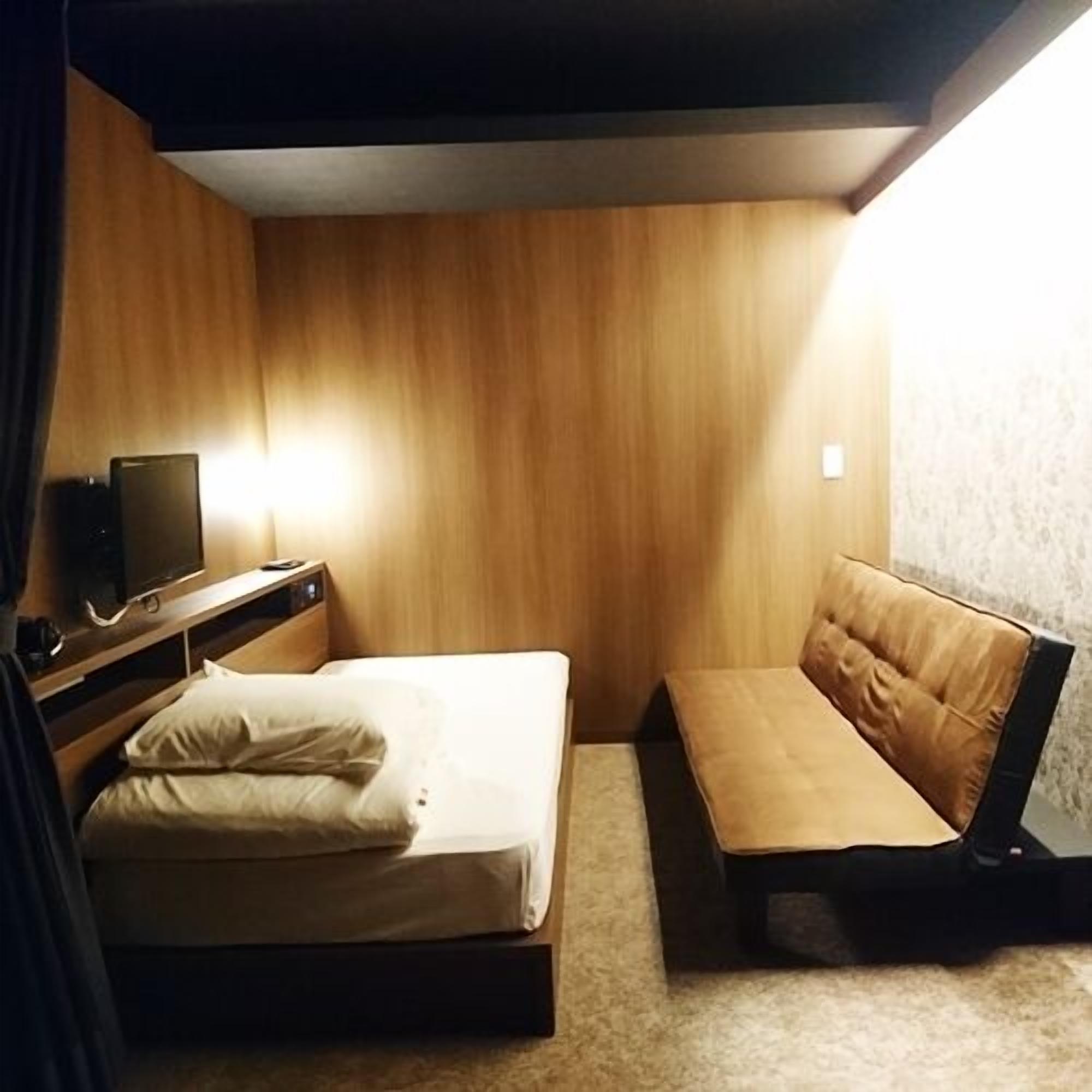 Blackout curtains, free WiFi, bed sheets