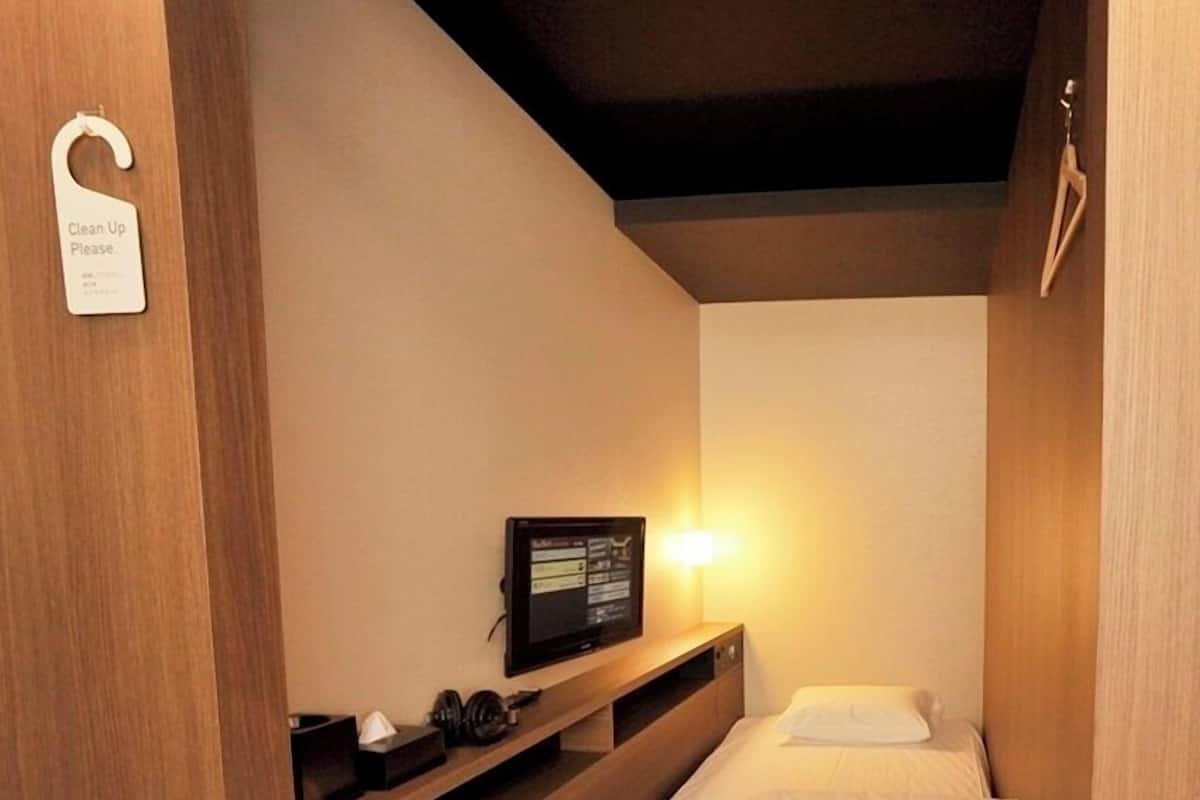 Blackout curtains, free WiFi, bed sheets