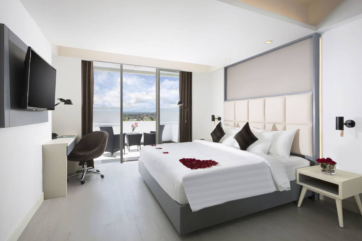 1 bedroom, minibar, in-room safe, desk