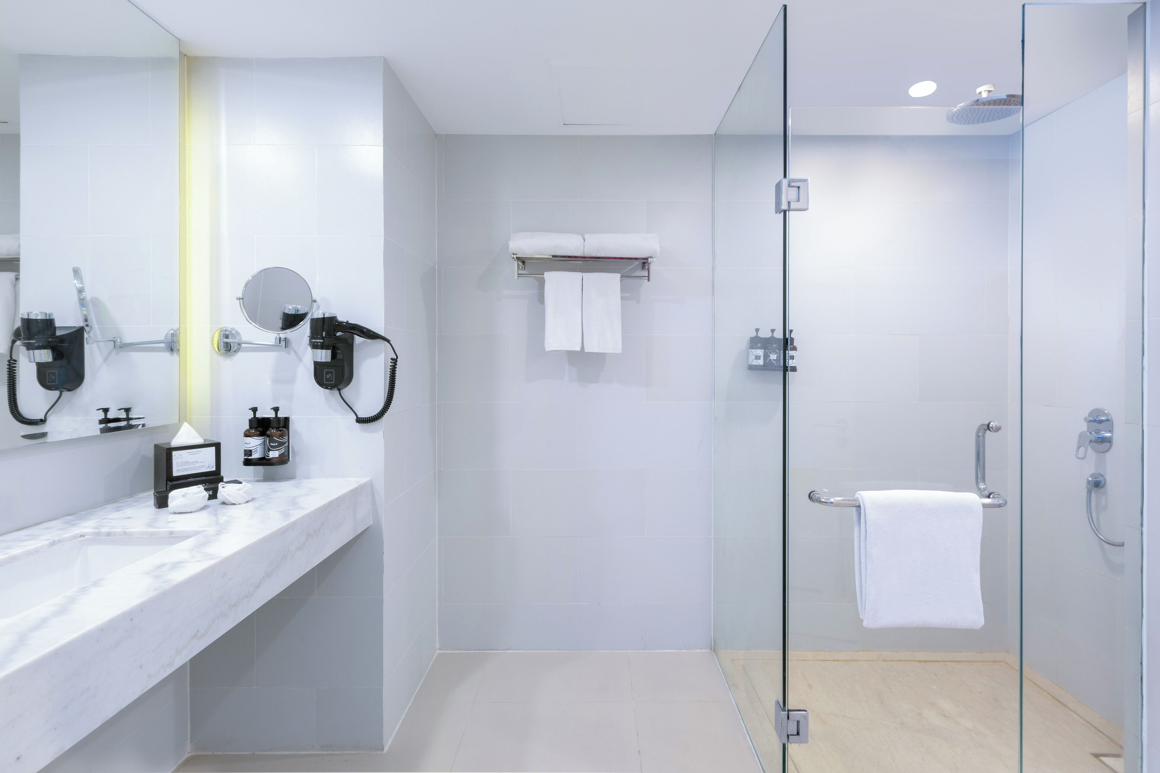 the loft | bathroom | shower, eco-friendly toiletries, hair dryer, towels