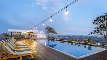 Outdoor pool, pool loungers