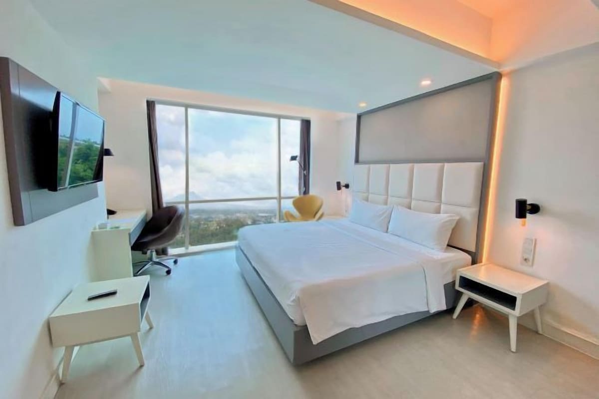 1 bedroom, minibar, in-room safe, desk