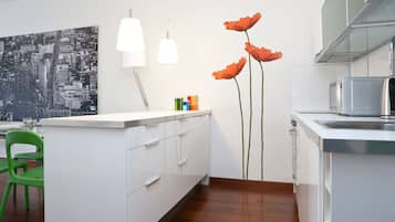 Apartment (1 Bedroom) | Private kitchen | Fridge, microwave, oven, stovetop