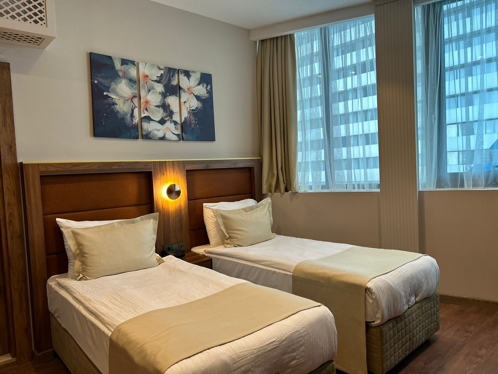 Economy Twin Room, 2 Twin Beds, City View | Premium bedding, minibar, in-room safe, desk