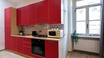 Apartment, 1 Bedroom | Private kitchen | Full-sized fridge, microwave, oven, stovetop