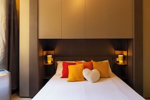 1 chambre, couette en duvet d'oie, ameublement personnalisé, bureau