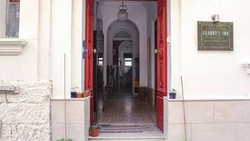 Entrada al alojamiento