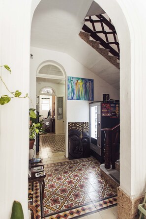 Vending machine - Granny's Inn - Hostel (Sliema)