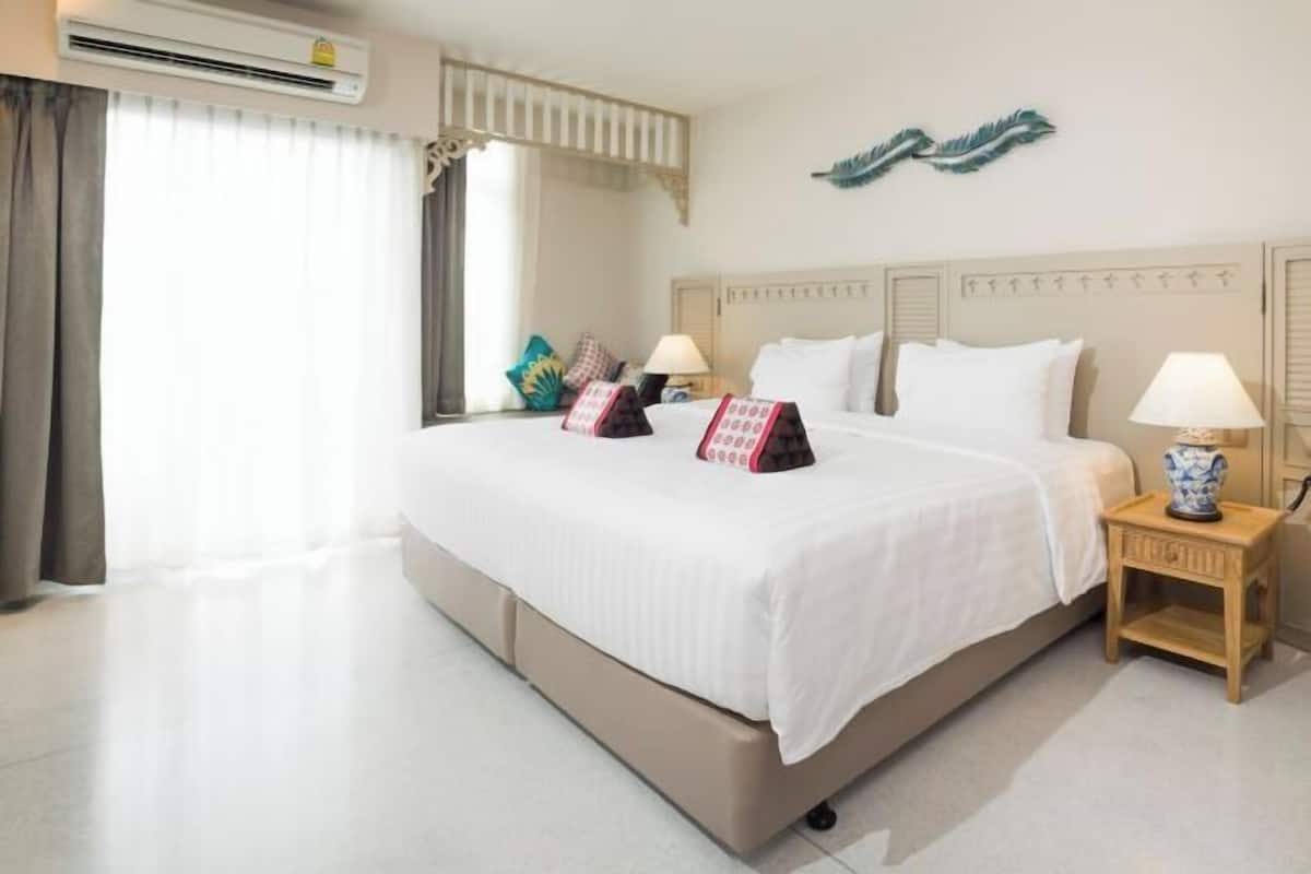 1 bedroom, in-room safe, desk, blackout drapes