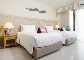 豪華雙床房 | 房內夾萬、書桌、遮光窗簾/窗簾、熨斗/熨衫板