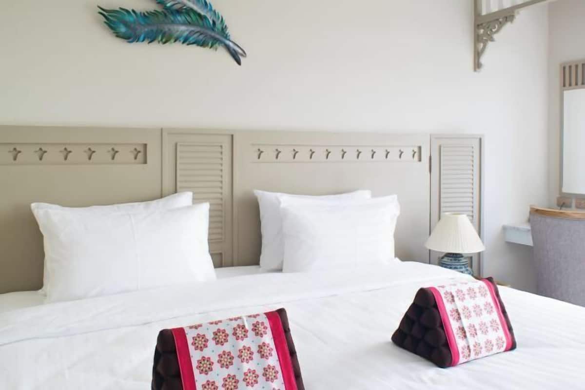1 bedroom, in-room safe, desk, blackout drapes