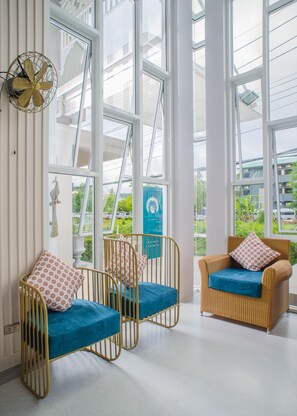Lobby sitting area - Panphuree Residence (Sa Khu)