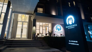 住宿正面 (夜晚)