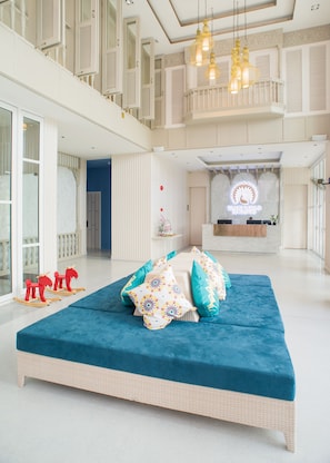 Lobby sitting area - Panphuree Residence (Sa Khu)